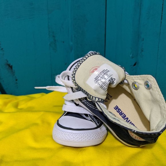 Converse - Toddler - Size 3 - 0075 - Picture 2 of 4